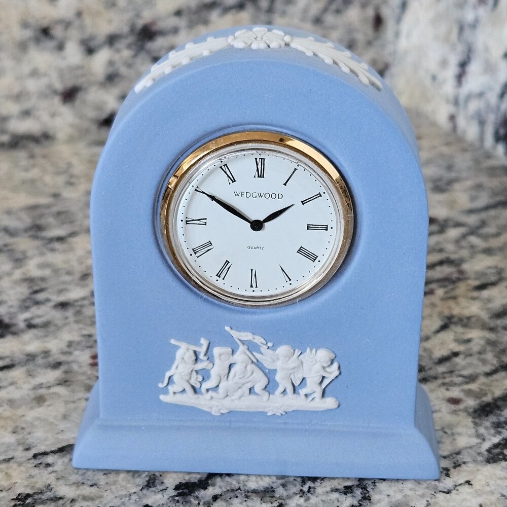 RARE VINTAGE WEDGWOOD ENGLAND BLUE WHITE GRECIAN DOME DESK MANTEL OFFICE CLOCK